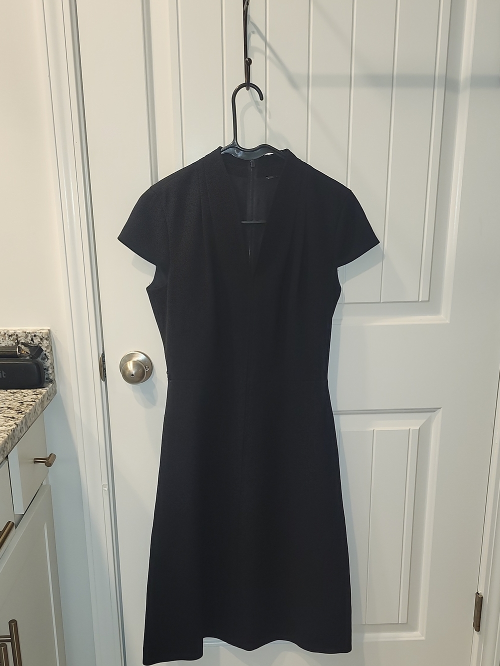 Elie Tahari Black Cap-Sleeve Sheath Dress NTW